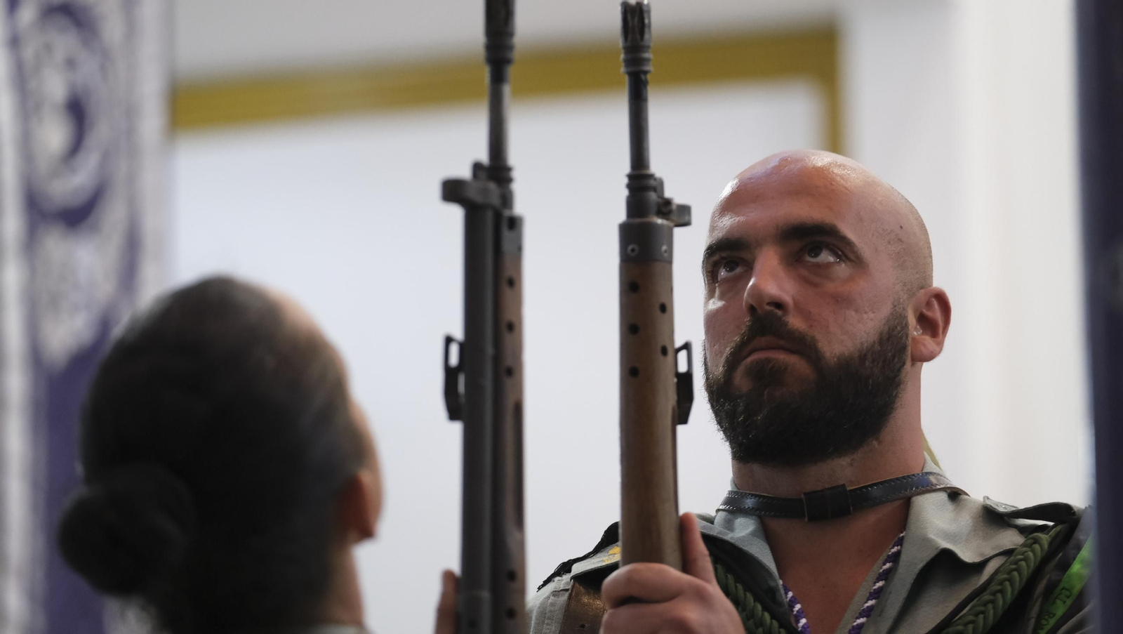 La Legión custodia el Cristo de la Buena Muerte en la Semana Santa de El Parador 2025