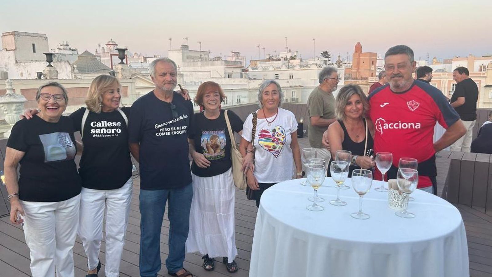Paqui Cea, Cristina Ruiz, Raimundo Mougan, Pepa Santiago, Carmen Morillo, Carmen Bolullo y Jorge Bezares. Paqui Cea, Cristina Ruiz, Raimundo Mougan, Pepa Santiago, Carmen Morillo, Carmen Bolullo y Jorge Bezares.