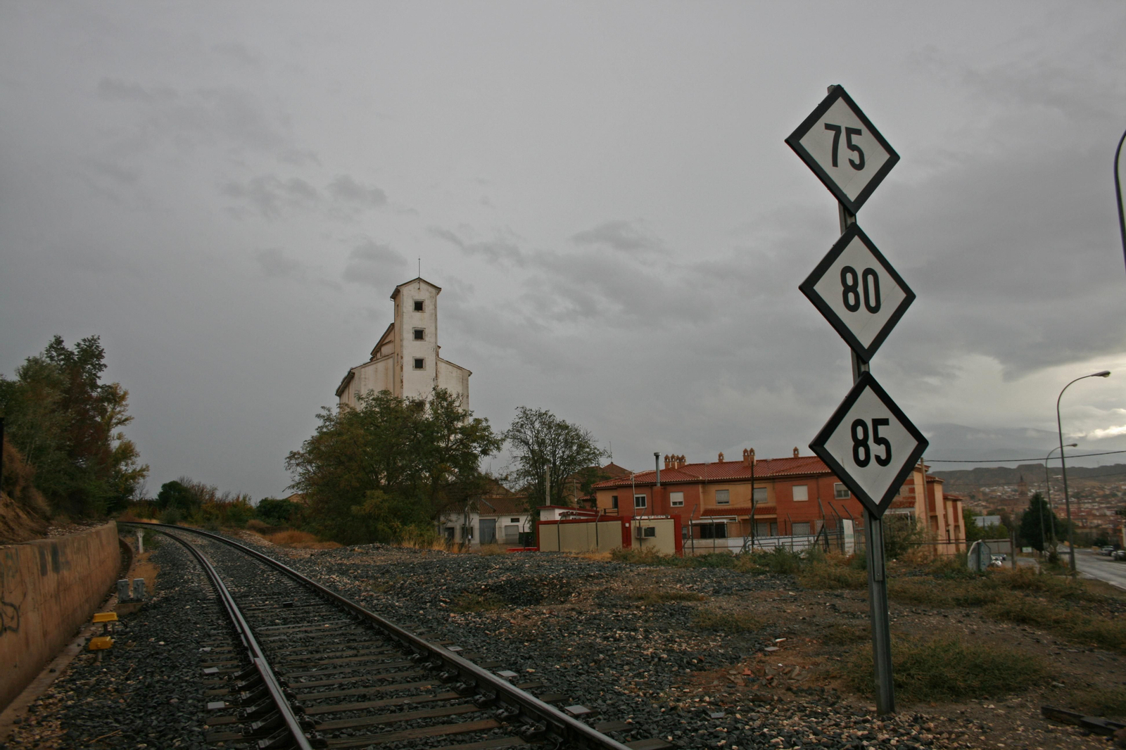 Fotos: el patrimonio ferroviario abandonado de la línea de tren Guadix-Baza-Lorca