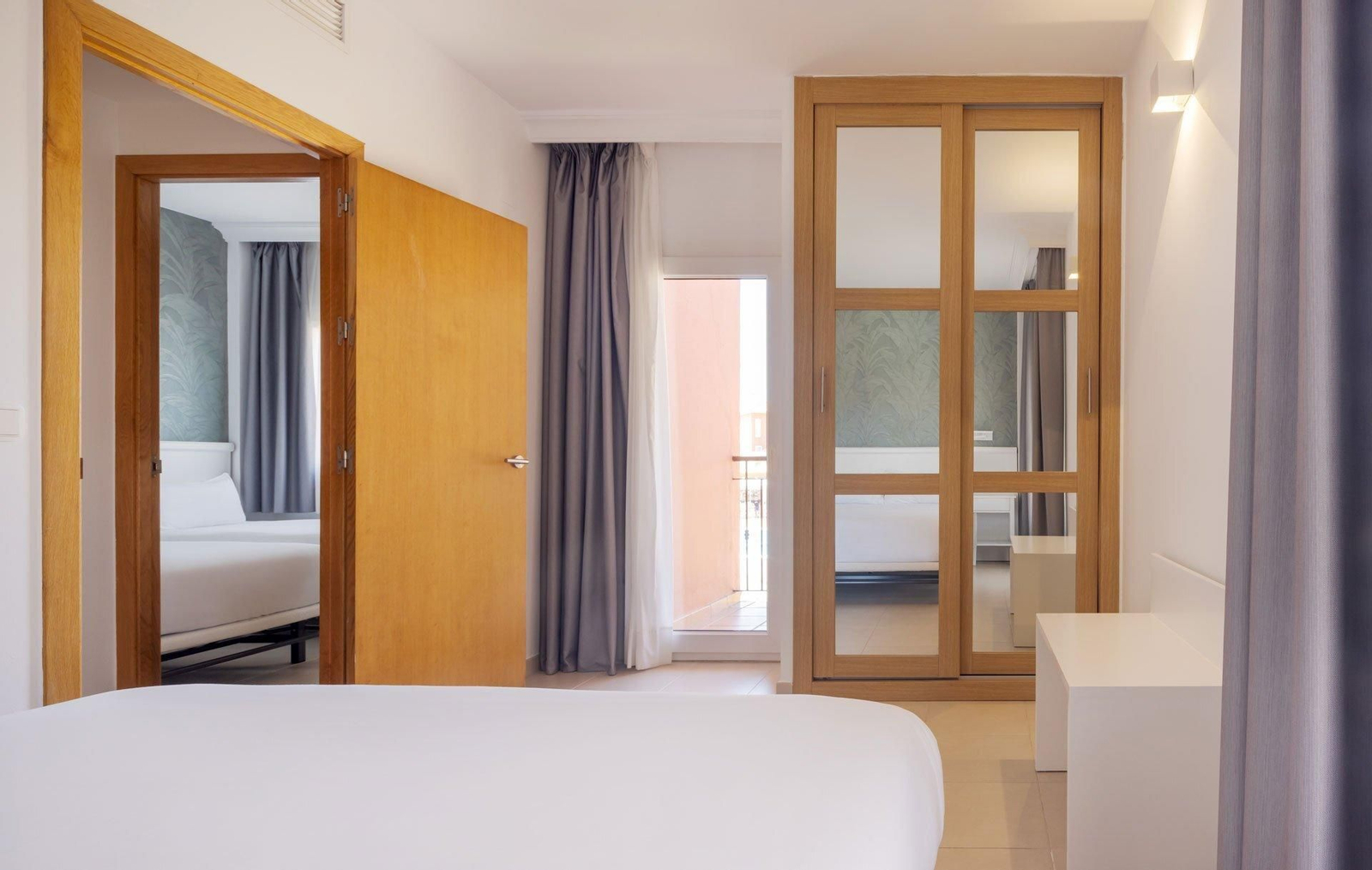 Así son los hoteles que la cadean Ilunion, de la ONCE, tiene en la provincia de Cádiz.