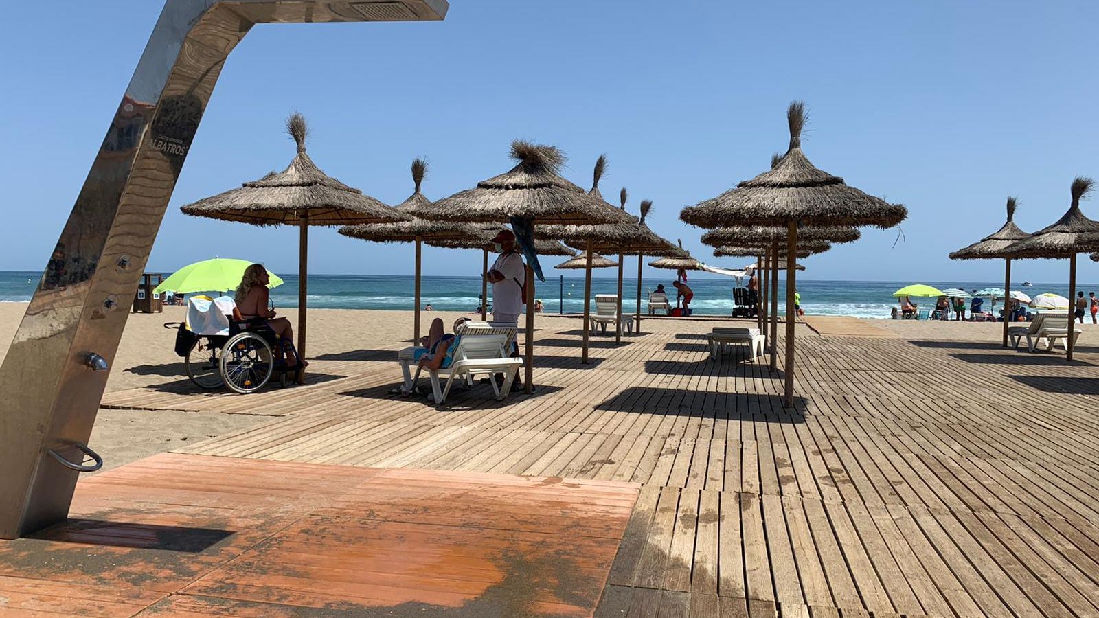 La playa de Las Gaviotas está adaptada para personas con movilidad reducida.