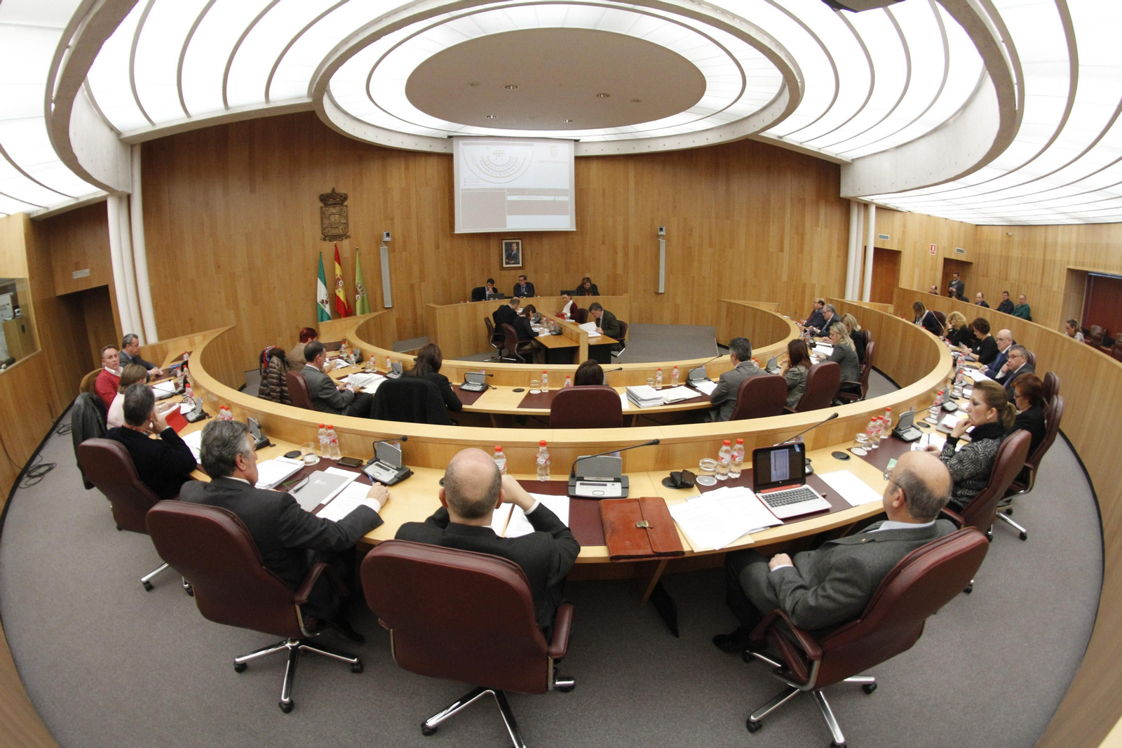 Diputación entrega a la oposición el borrador de presupuestos, que supera los 235 millones