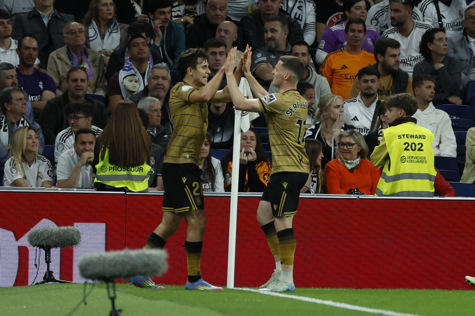 Las fotos del Real Madrid - Real Sociedad camino del Estadio de la Cartuja