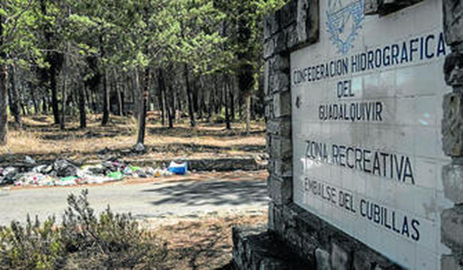 Cubillas, un paraje natural manchado por la suciedad