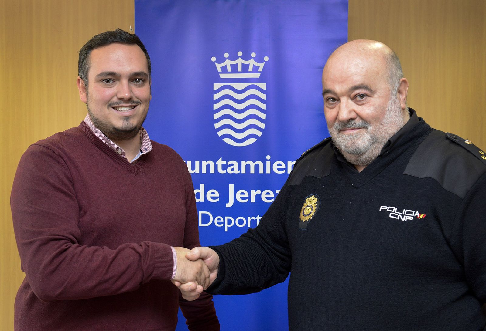 Jesús Alba y Nicolás Lucena, tras la firma del acuerdo.