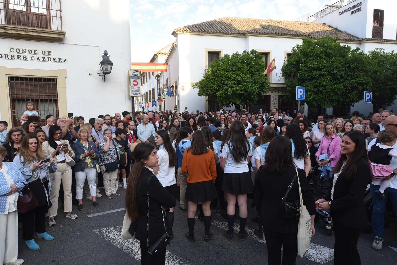 La procesión del colegio Divina Pastora de Córdoba con su Virgen, en imágenes