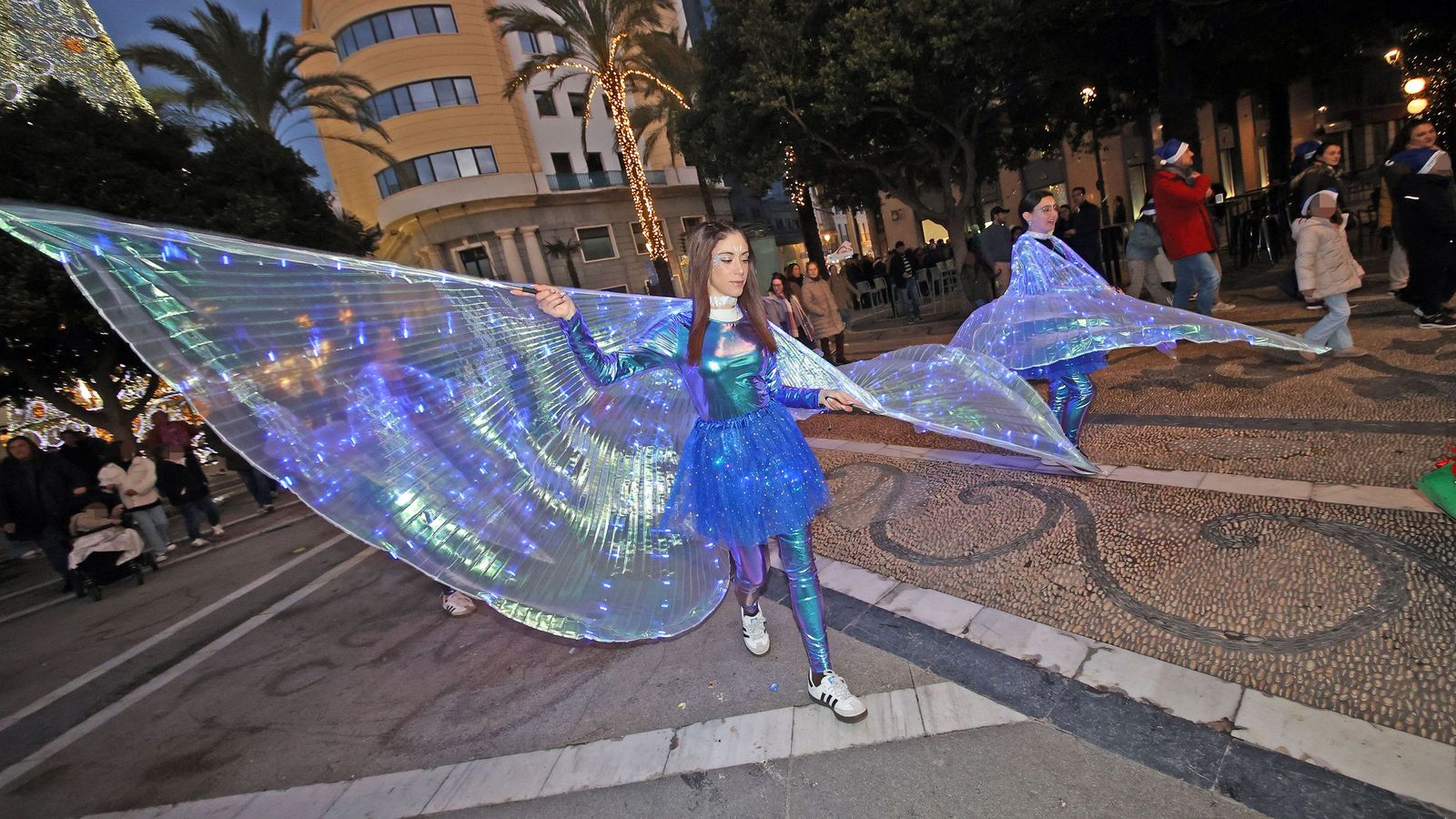 Imágenes del pasacalle navideño de Acoje por el centro de Jerez