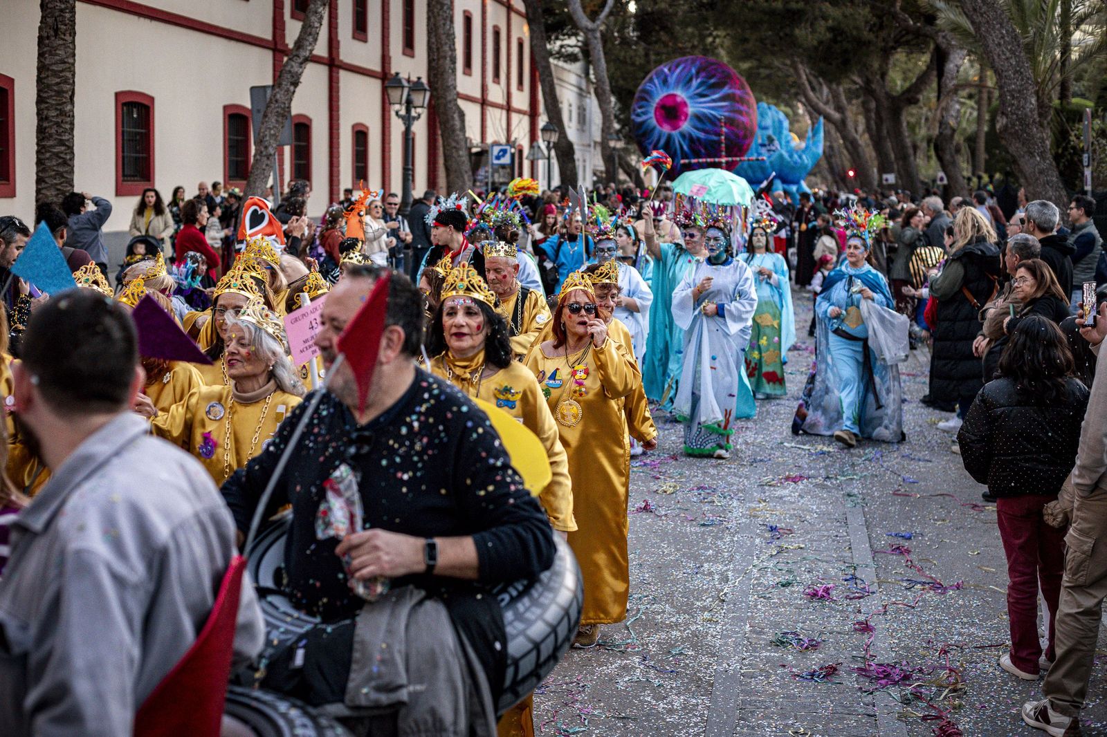 Las mejores imágenes de la Cabalgata del Humor del Carnaval de Cádiz 2026