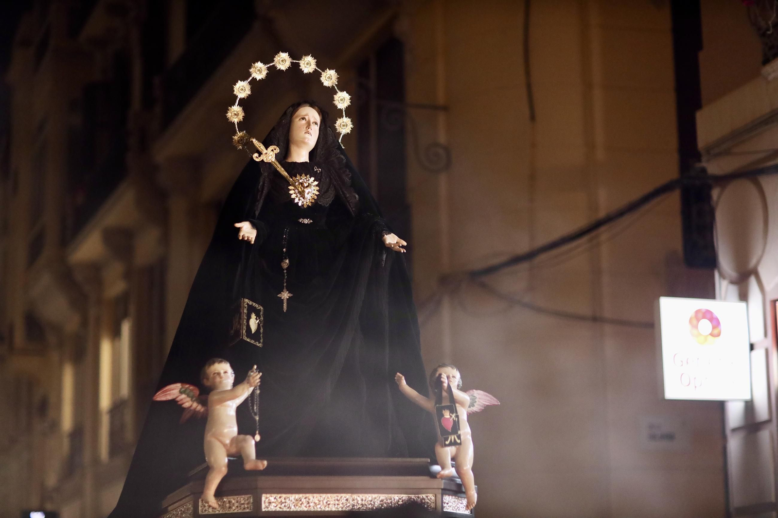 Servitas en el Viernes Santo de Málaga, en imágenes