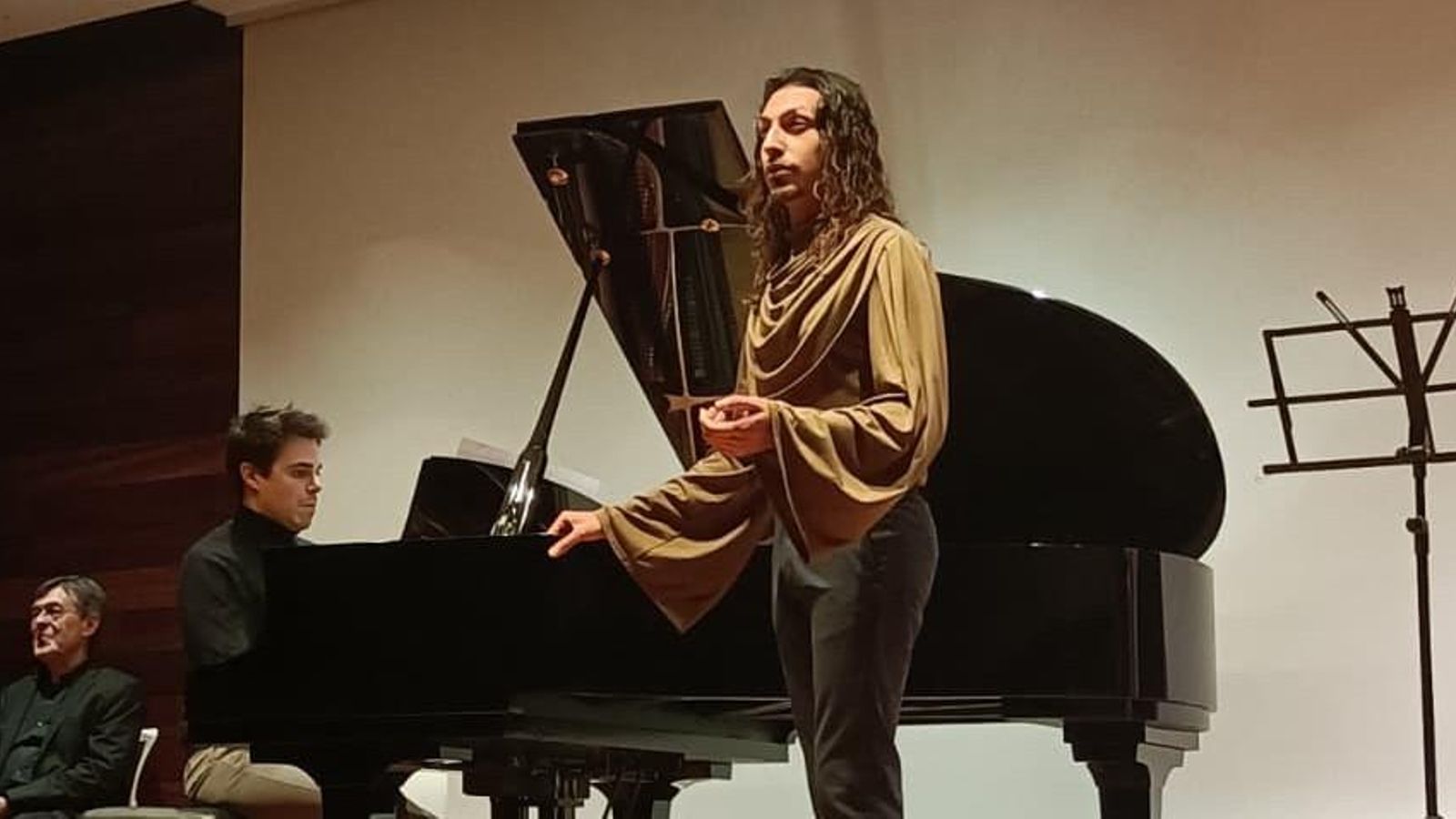 Mario Galarzo al canto y Pablo Prieto al piano.