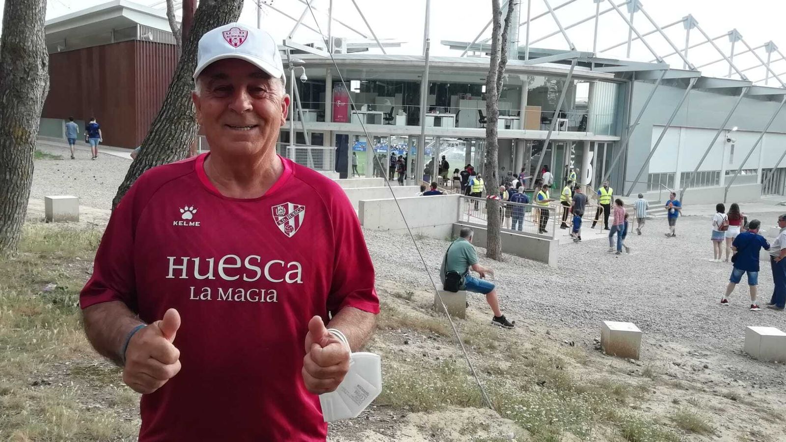 José, socio del Huesca y seguidor del Almería, envía ánimos.