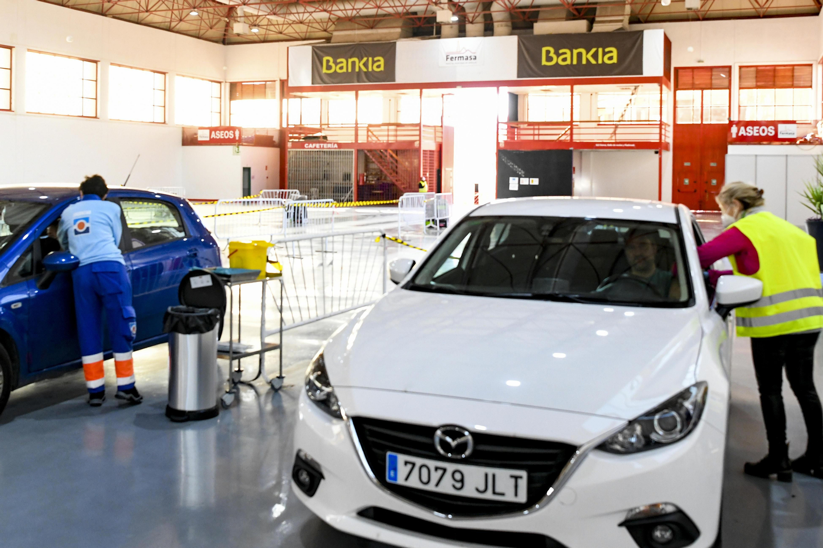 Fotos de la segunda jornada de vacunación masiva en Granada