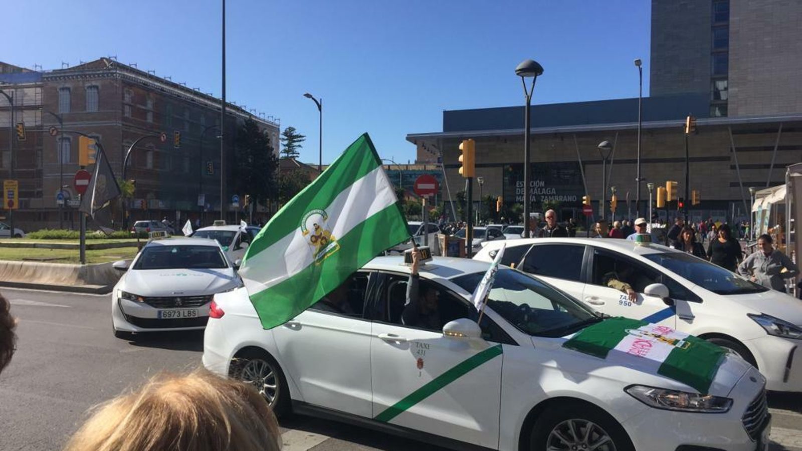 Los taxistas reanudan sus protestas contra las VTC