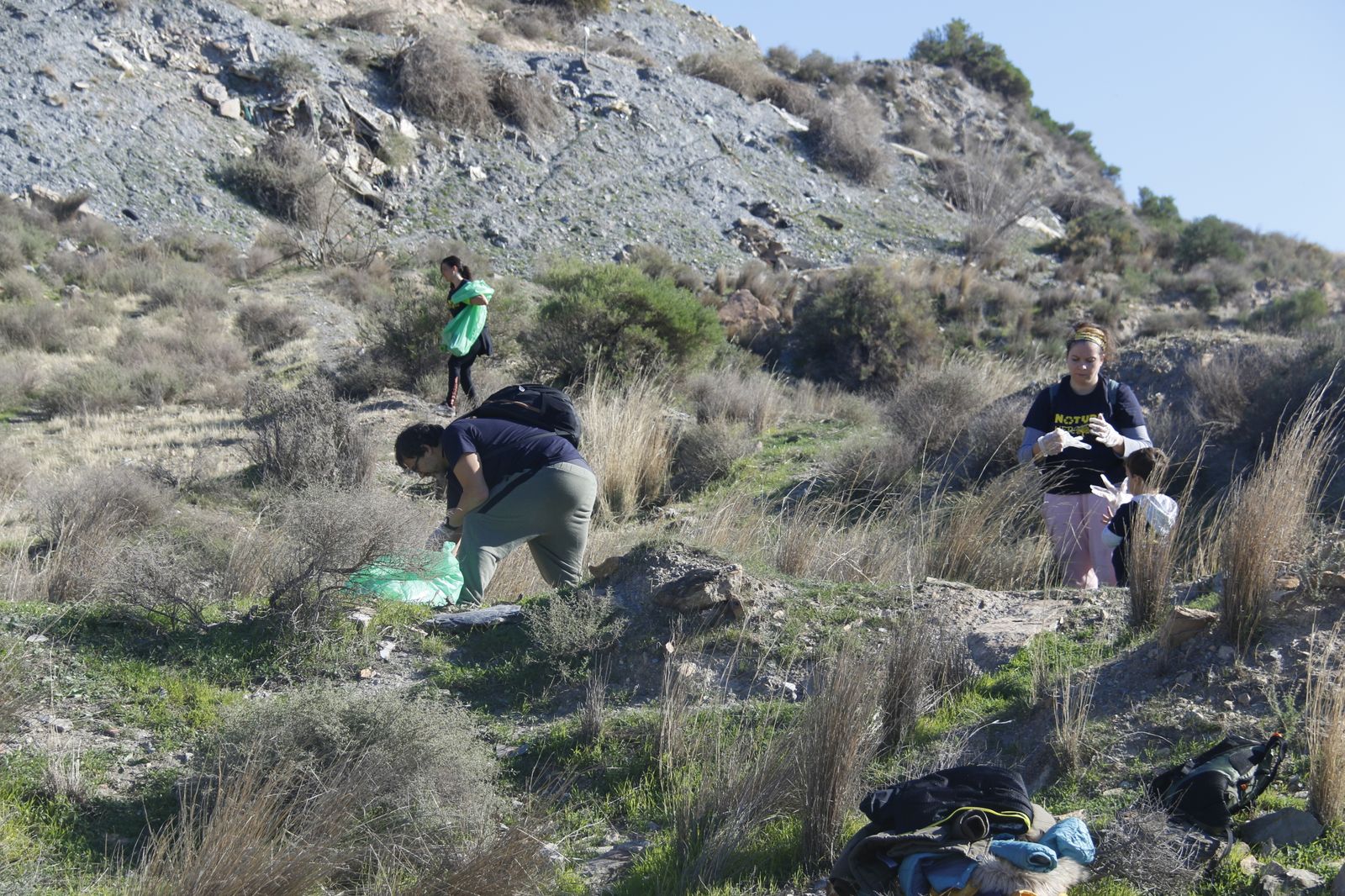 Así ha sido la primera jornada de plogging del año en la Costa de Granada