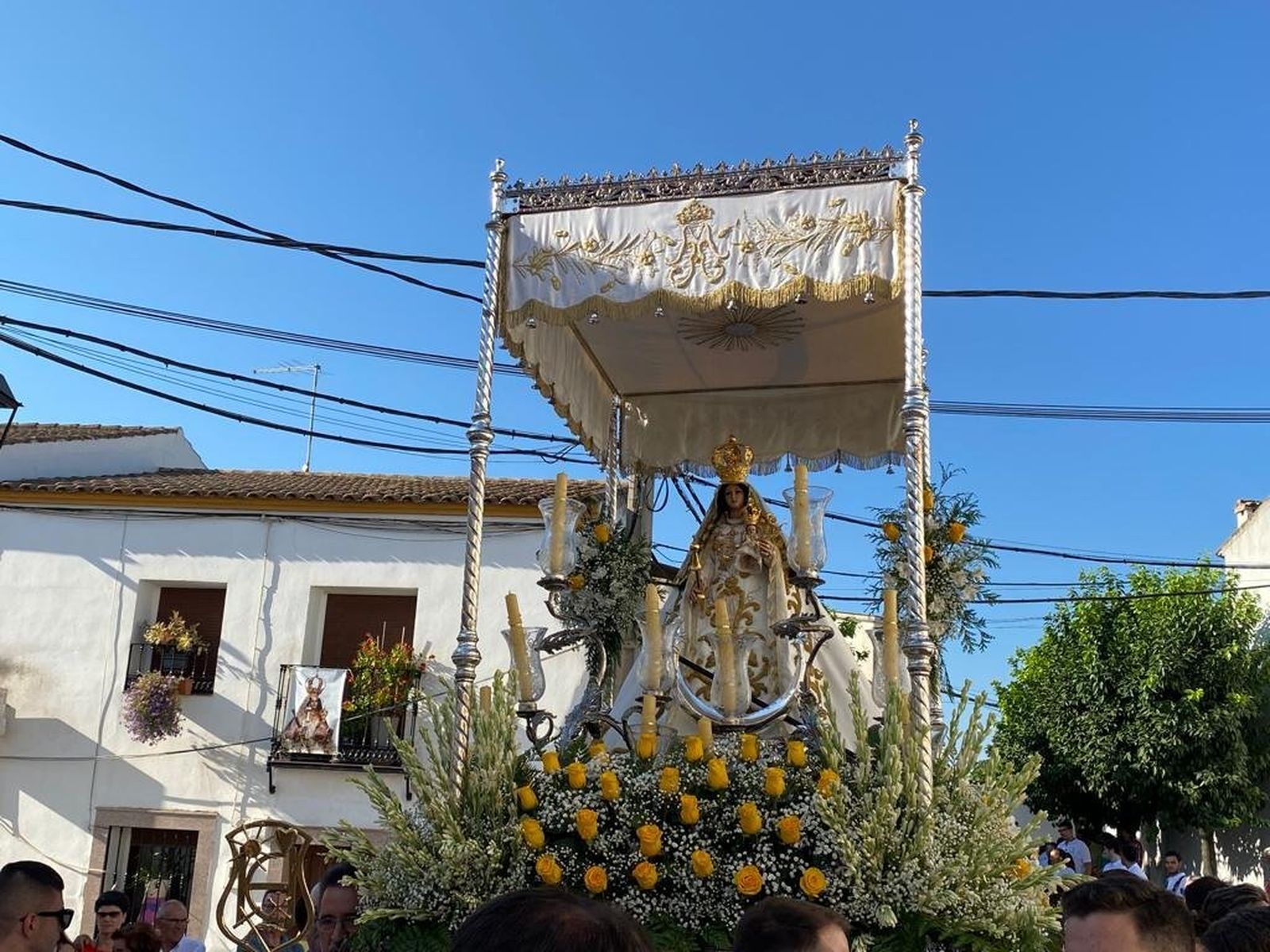 Las fotografías de la procesión de la Virgen del Sol por las calles de Adamuz
