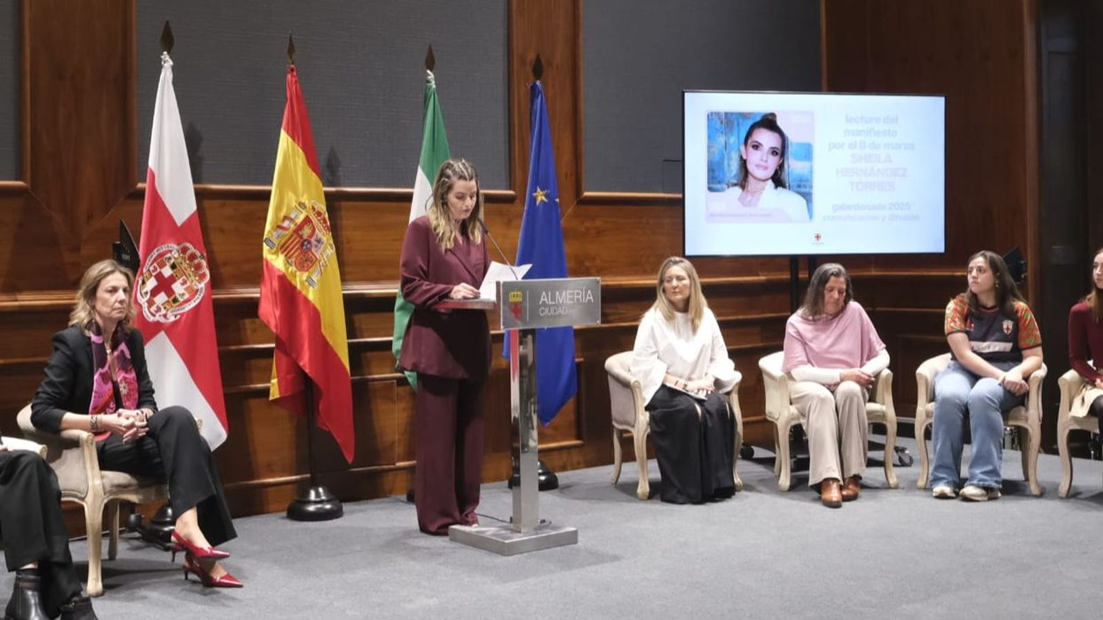 La periodista Sheila Hernández ha leído el manifiesto institucional.