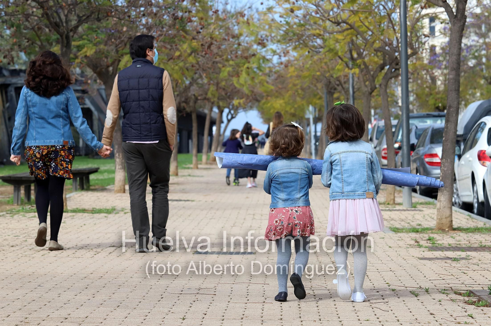 Imágenes del primer día de la salida de niños a la calle en el estado de alarma por coronavirus