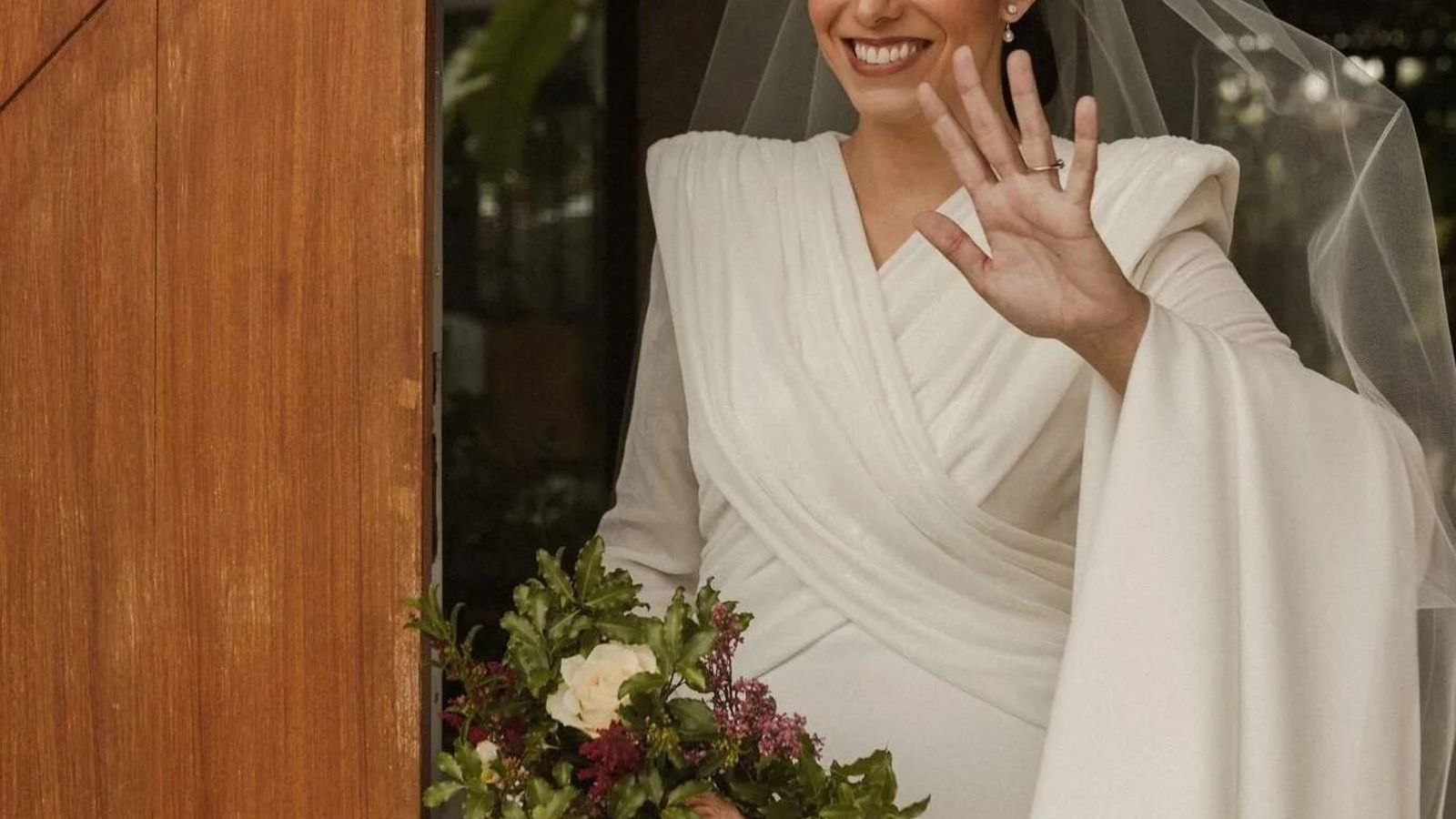 Las novias de Lola Martín buscan originalidad y detalles personalizados en cada uno de sus diseños