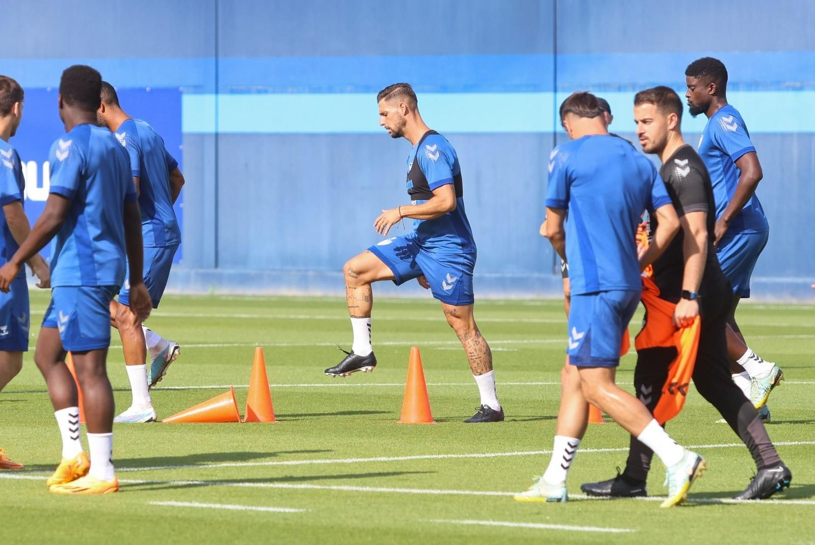 Caras serias en la vuelta al trabajo del Málaga CF