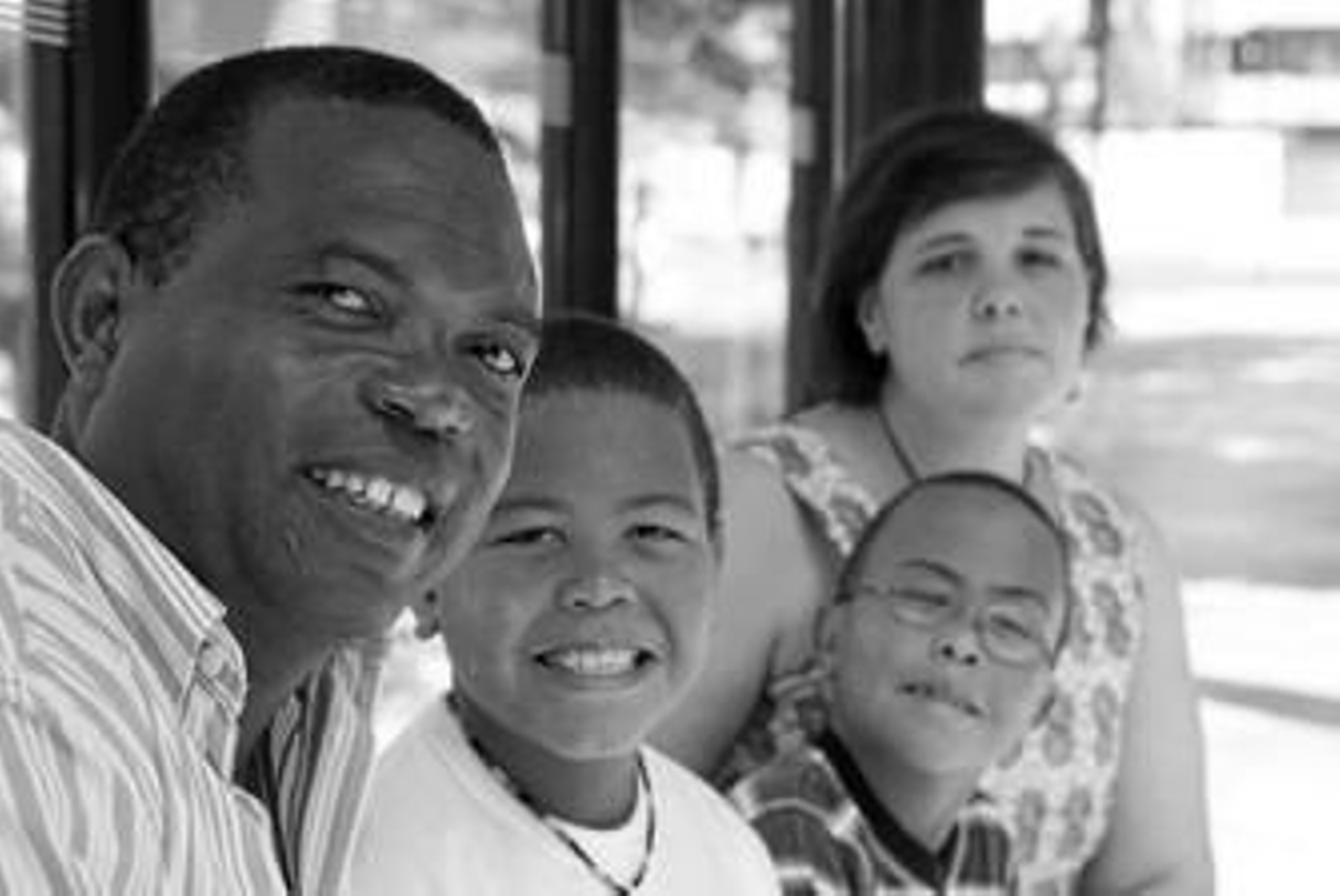 Ramón Takeli, junto a sus hijos, Sergio y David, y su esposa, Inmaculada Benítez