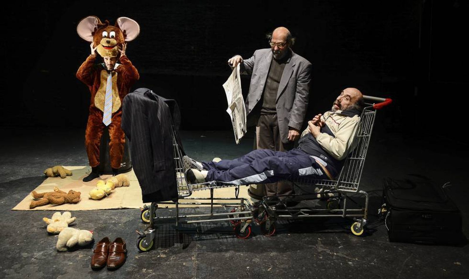 Enrique Bustos, Gaspar Campuzano y Francisco Sánchez en un momento de 'Ahora todo es noche'.