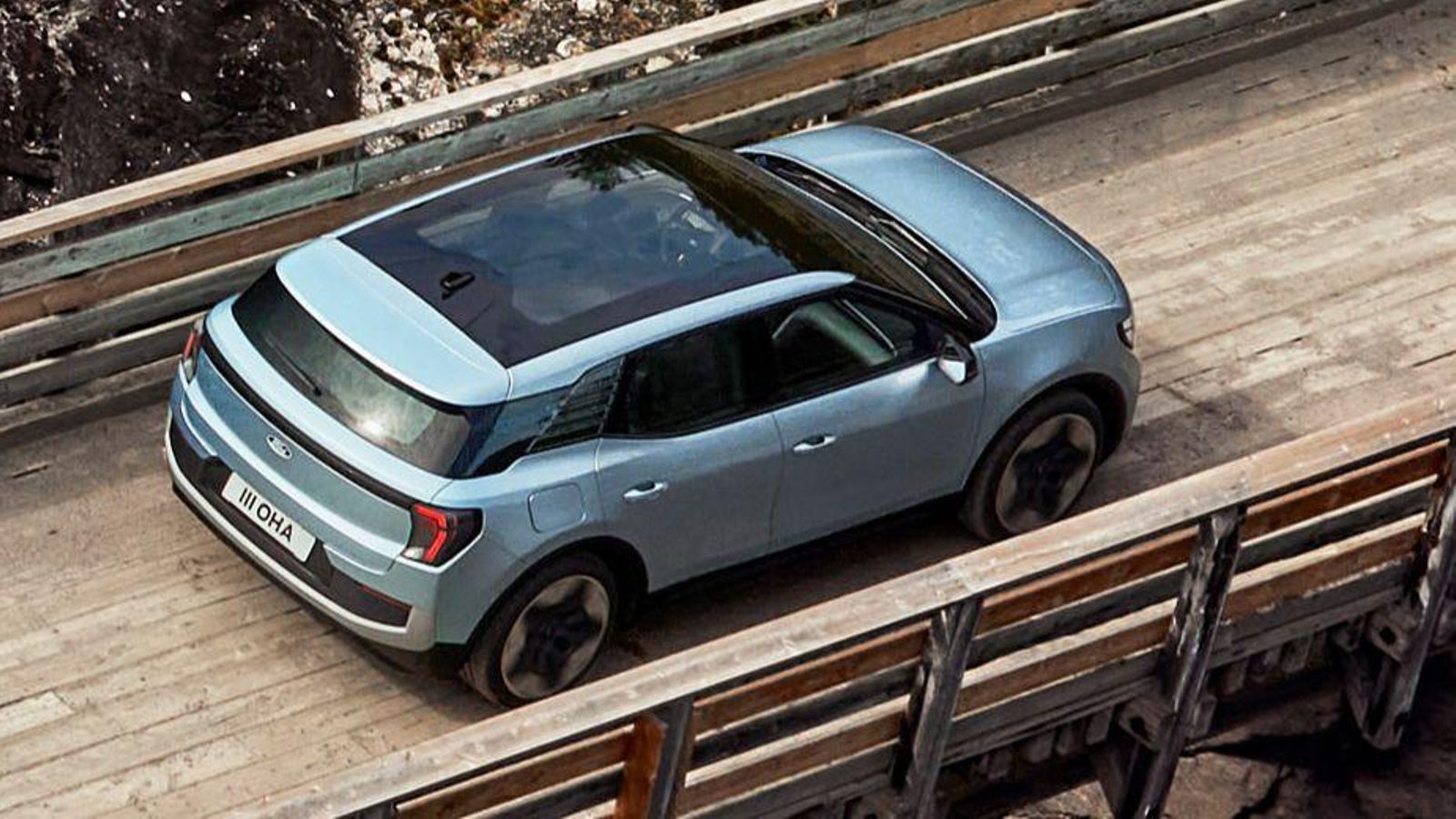 El techo panorámico es una de las opciones, junto a las llantas de 21", los neumáticos All Season, la bomba de calor o el gancho de remolque, que Ford reserva para este modelo.