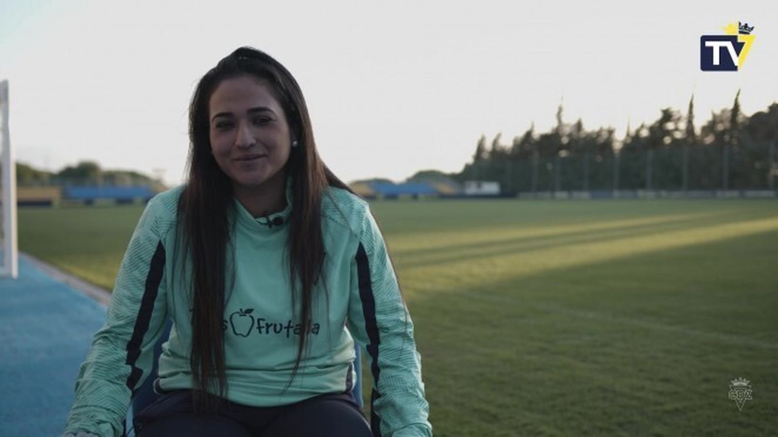 Lola Morón, durante la entrevista en el campo Ramón Blanco (El Rosal).
