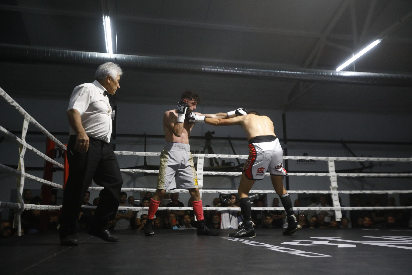 La victoria de El Cazador Jr sobre Mathieu Gomes en Córdoba, en imágenes