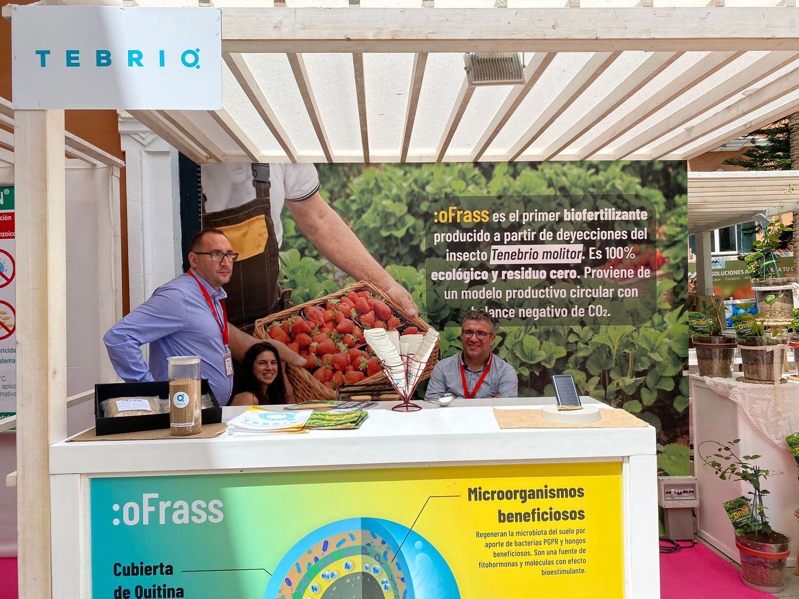 Más de medio centenar de empresas participan en el Congreso de Frutos Rojos