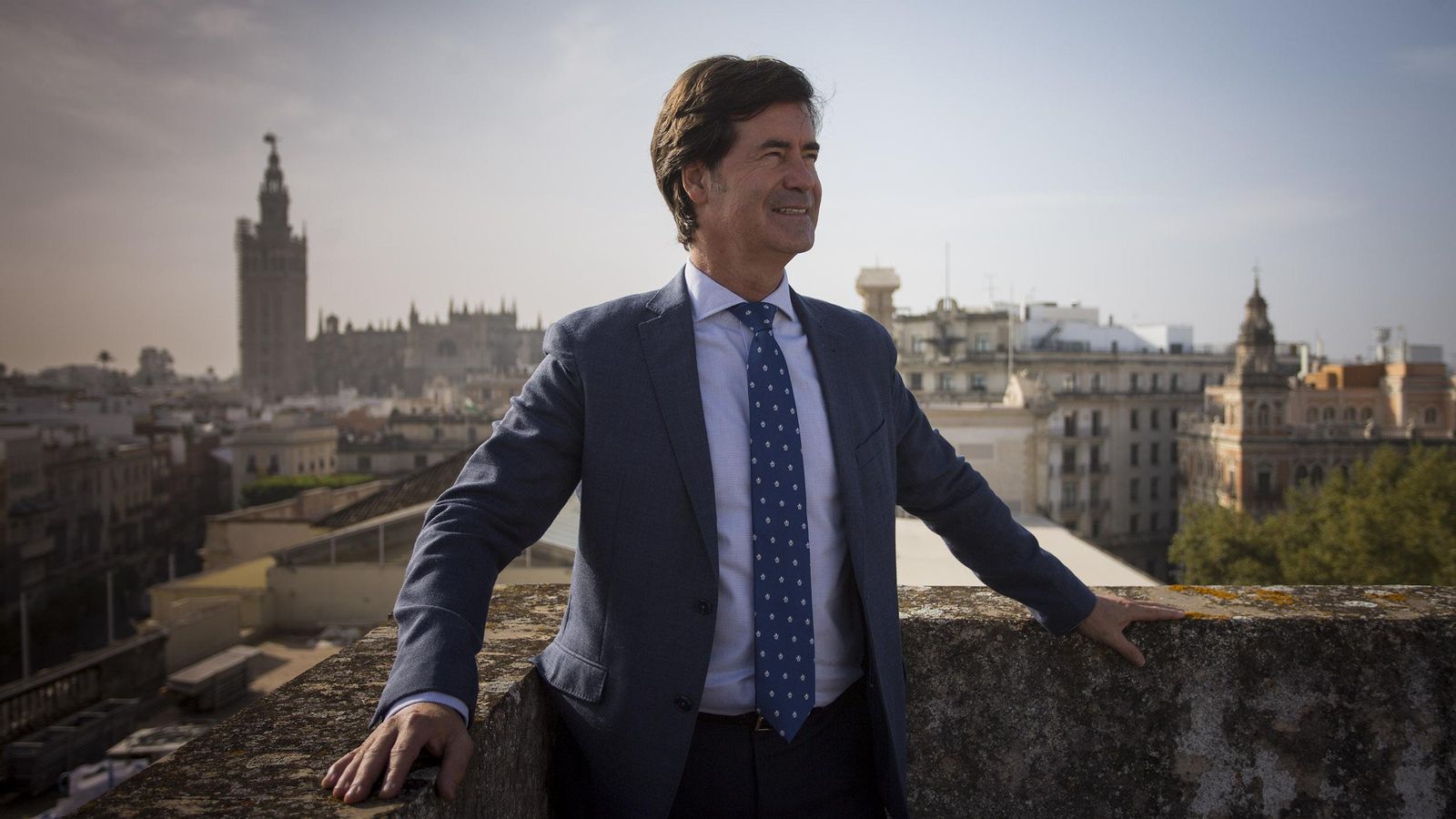 Miguel Rus en la azotea de la sede de la CES.