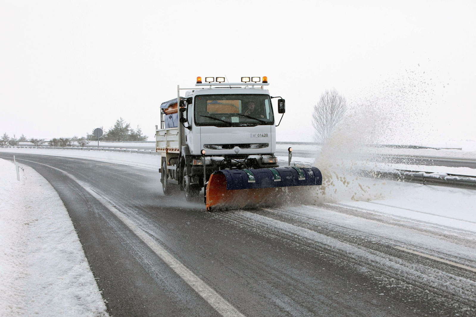 El segundo día del temporal 'Filomena' en imágenes: más nieve y caos