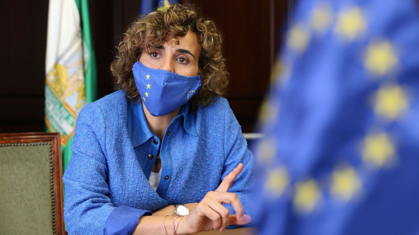 Dolors Montserrat durante la entrevista en la sala de comisiones de la Diputación