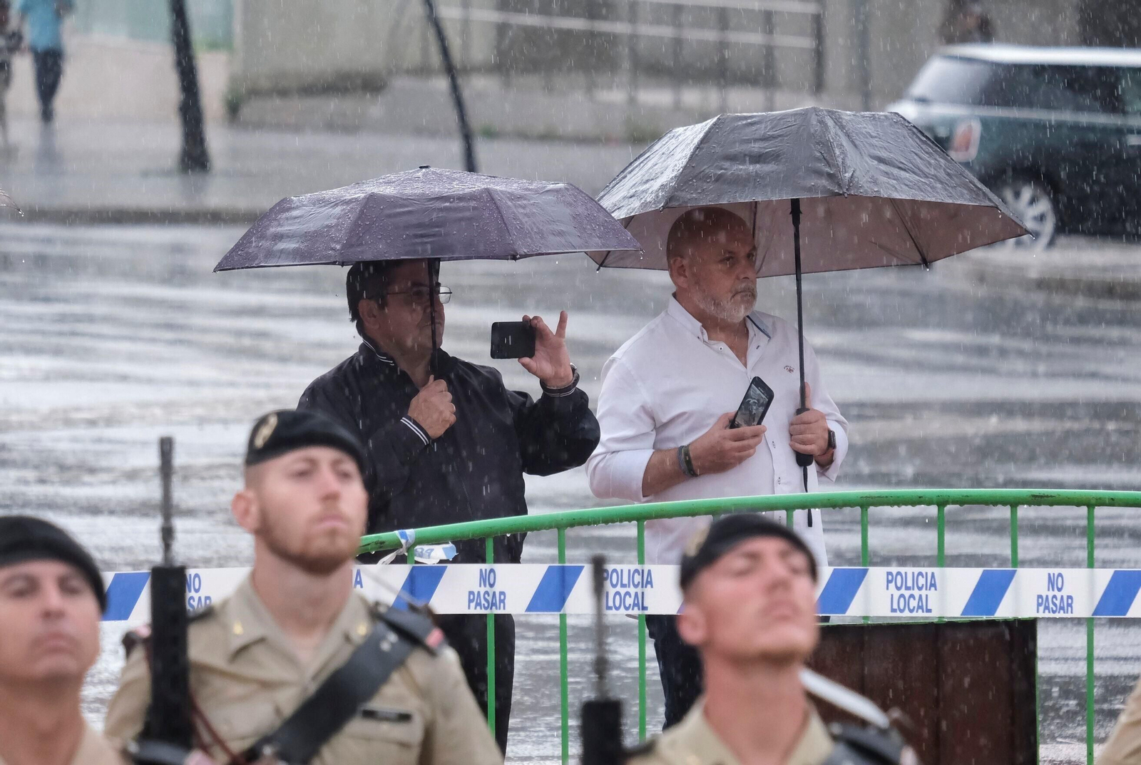 El izado de la bandera de España en Córdoba, en imágenes