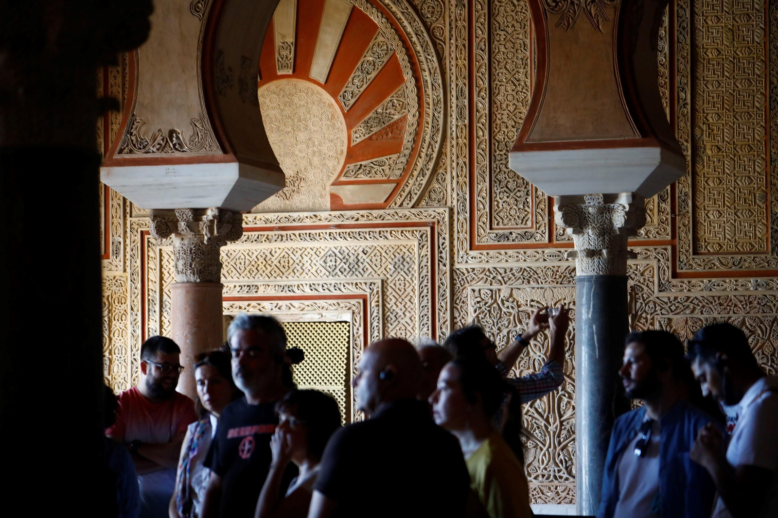 Las primeras visitas al Salón Rico de Medina Azahara tras su reapertura al público, en imágenes