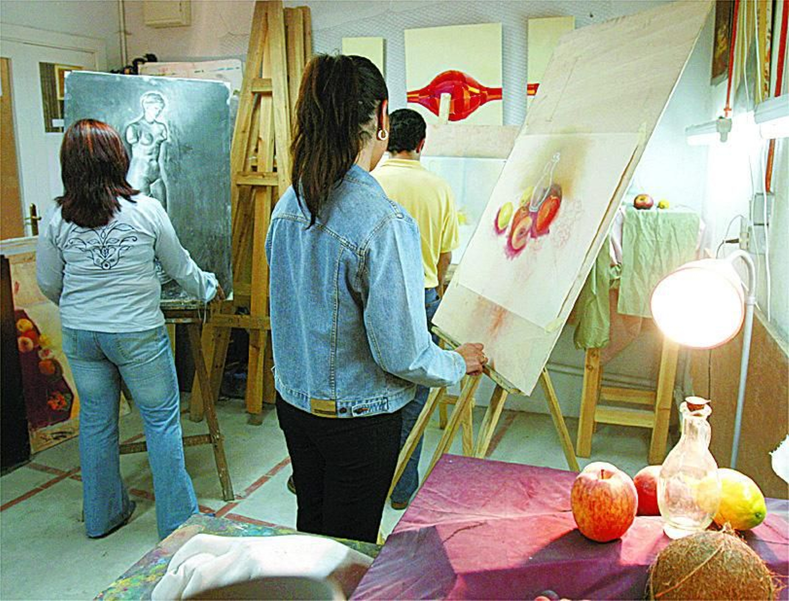 Imagen de la inauguración en el año 2003 de la Galería artesanal del barrio del Pópulo de Cádiz.