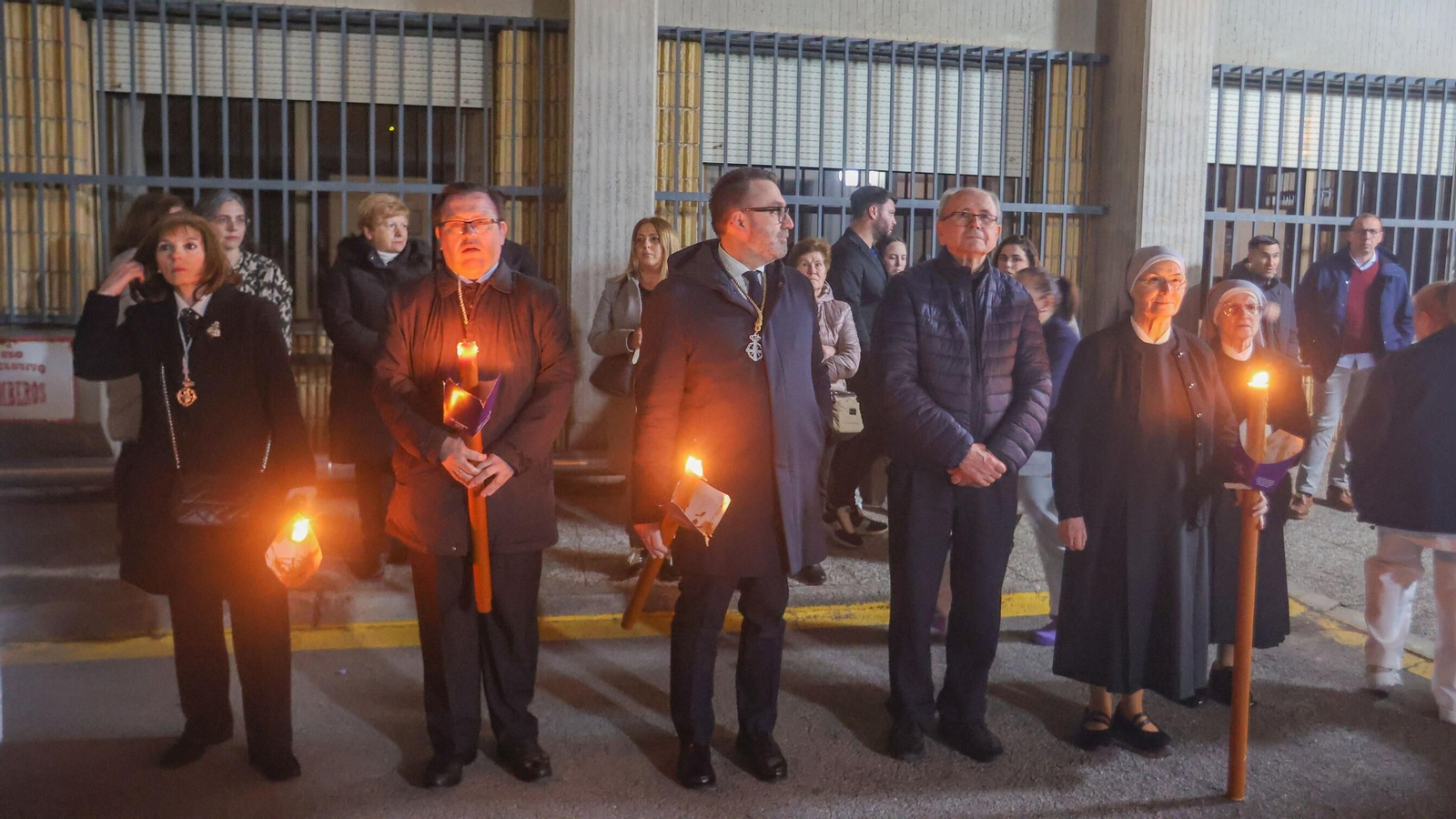Las mejores imágenes del Vía Crucis de la Hermandad de los Salesianos 2025