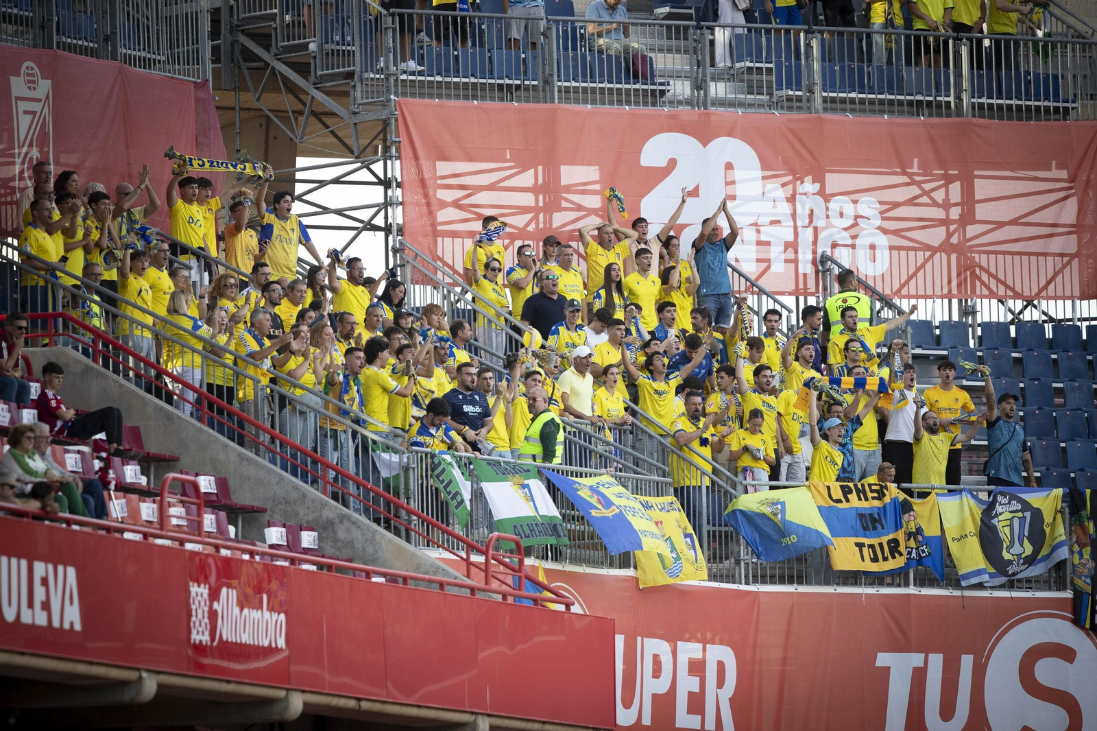 Encuéntrate en la grada del Nuevo Los Cármenes