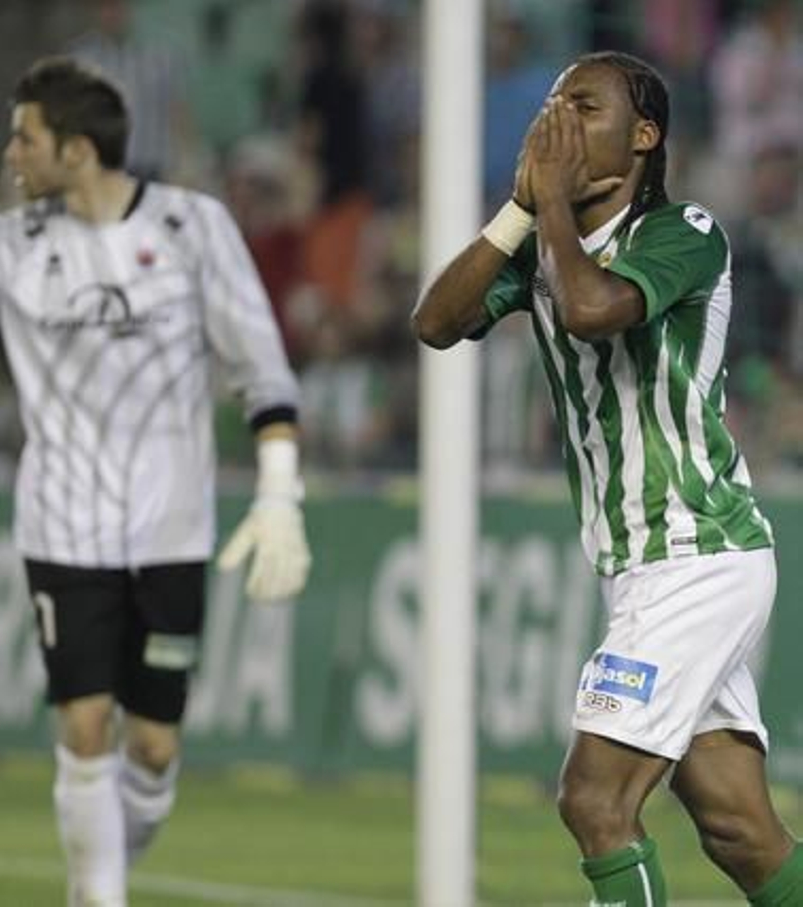Pavone y Jonathan Pereira dan al Betis tres valiosos puntos para el ascenso.

Foto: Antonio Pizarro