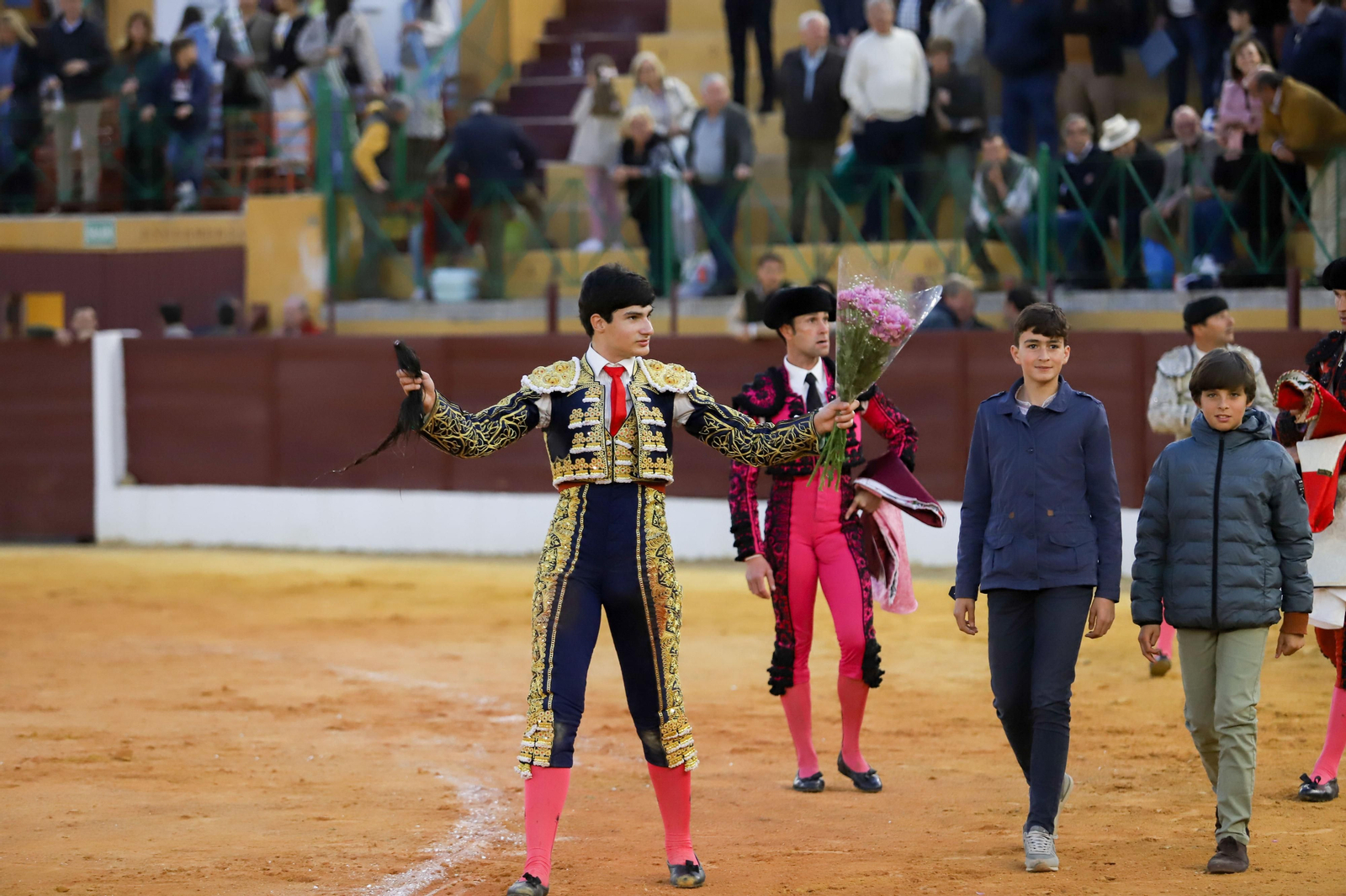 Imágenes de la novillada previa a la Semana Santa en la plaza de toros de La Línea