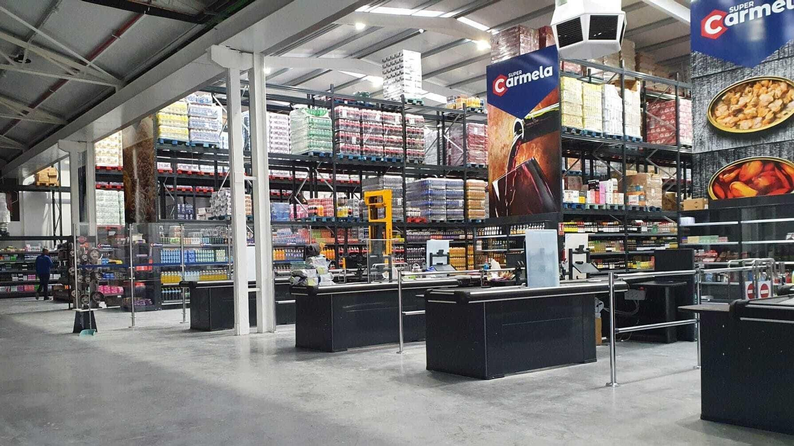 El nuevo Súper Carmela ya está preparado para su nueva apertura.