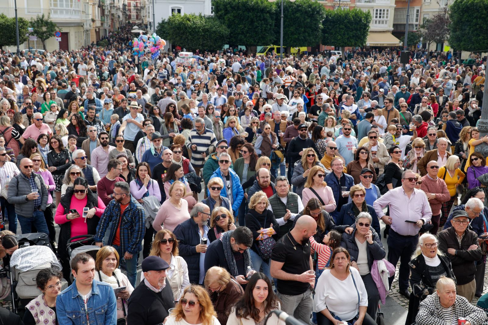 Todas las imágenes de la Ostionada en la plaza de San Antonio