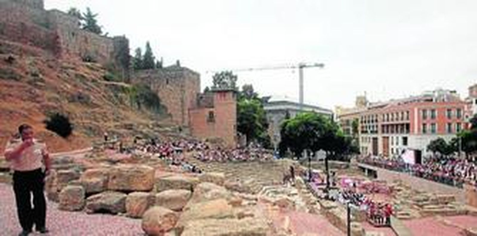 Vista del Teatro Romano el pasado jueves durante la celebración del acto simbólico organizado por el Ayuntamiento de Málaga.
