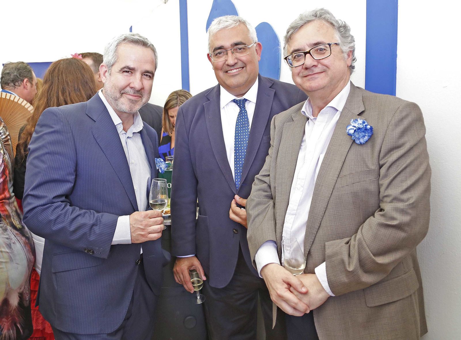 Diego Suárez y Antonio Yélamo, de la Cadena Ser, junto al consejero de Economía de la Junta de Andalucía, Antonio Ramírez de Arellano.