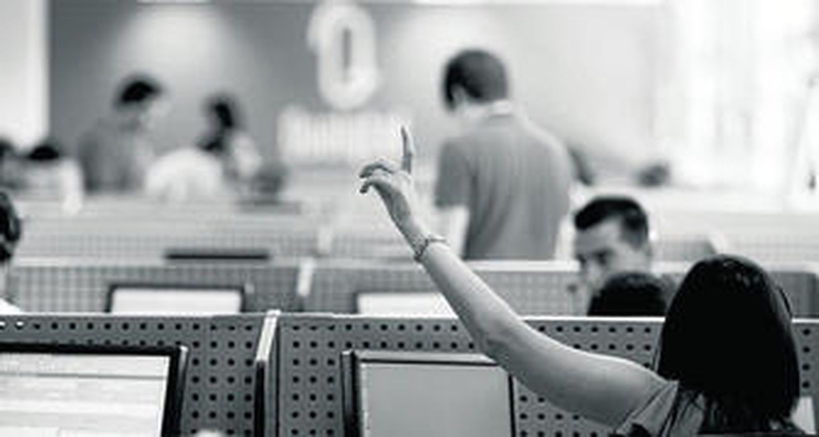 Operadores de teléfono en la plataforma jerezana de Qualytel, con sede en la antigua Facultad de Derecho.