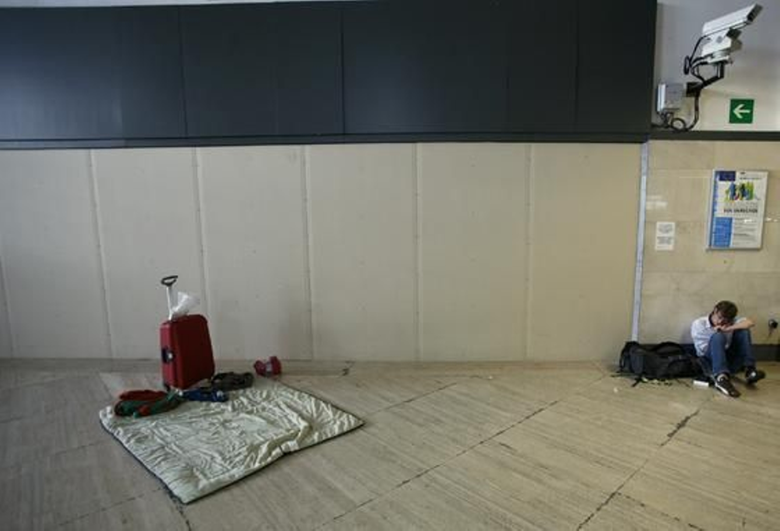 La nube de ceniza del volcán isladés provoca el cierre de San Pablo.

Foto: Marcelo del Pozo (Reuters)