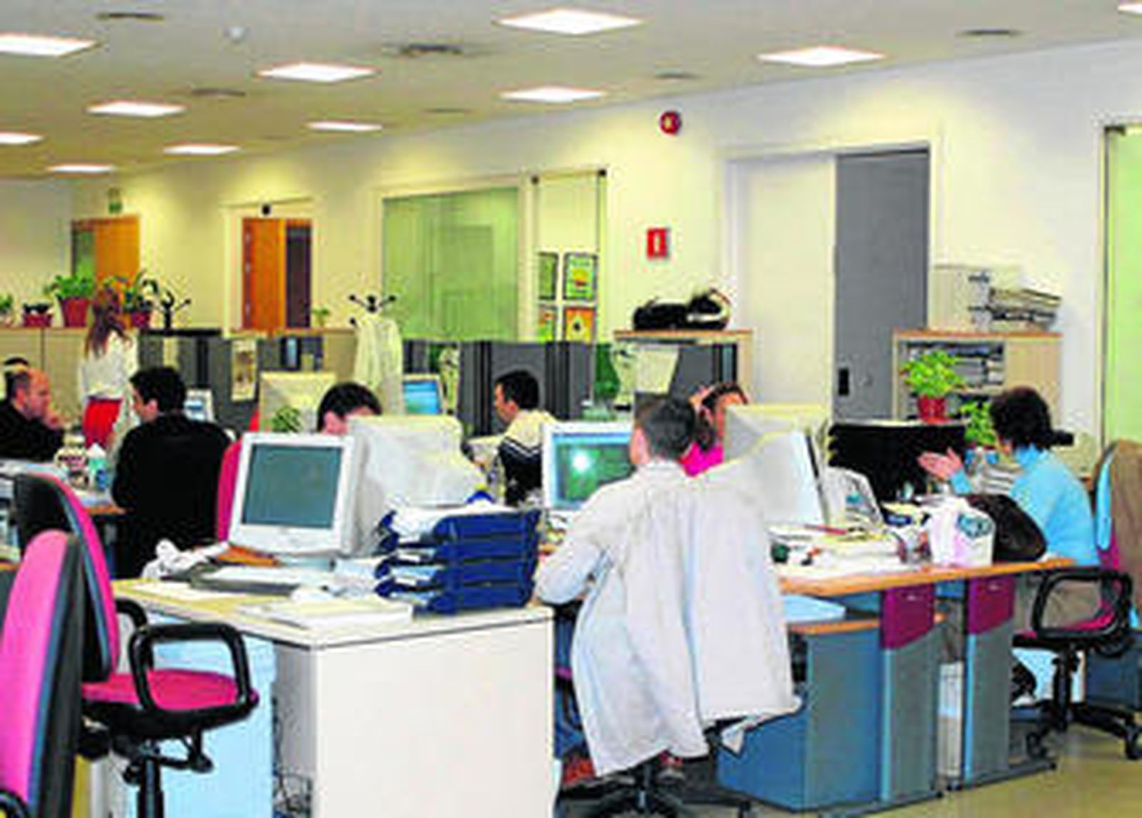 Una imagen de archivo de trabajadores de la Diputación Provincial de Sevilla.