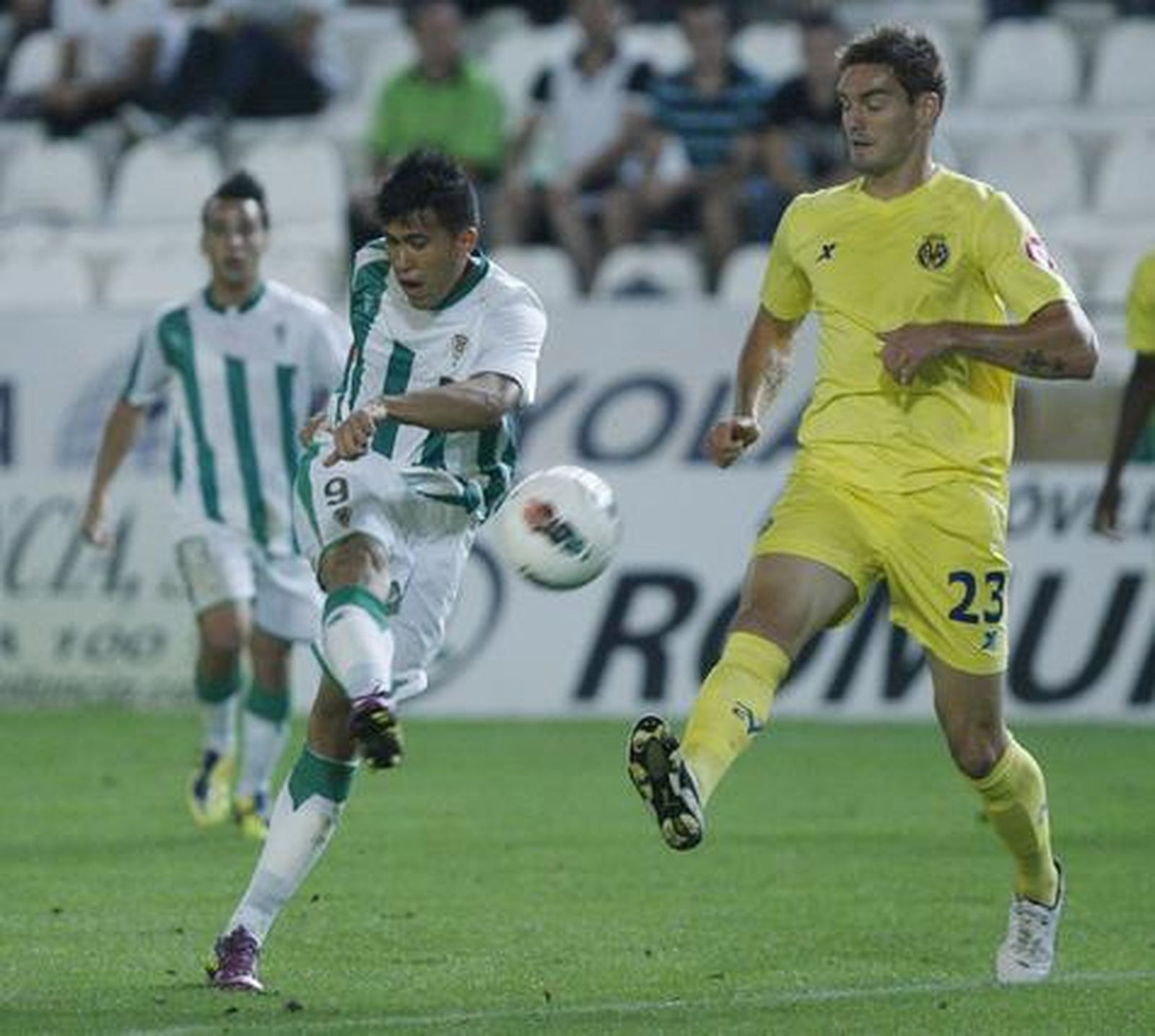 El Córdoba y el Villarreal B empatan en su partido en el Arcángel.

Foto: Álvaro Carmona