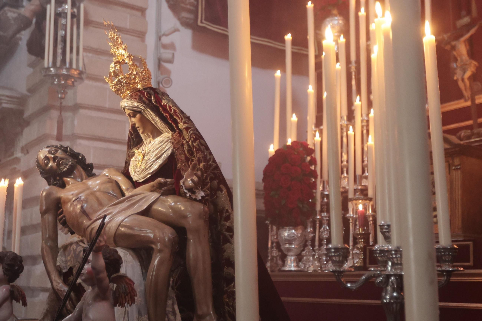 La talla de Nuestra Señora de la Angustias, durante unos cultos el pasado Viernes de Dolores