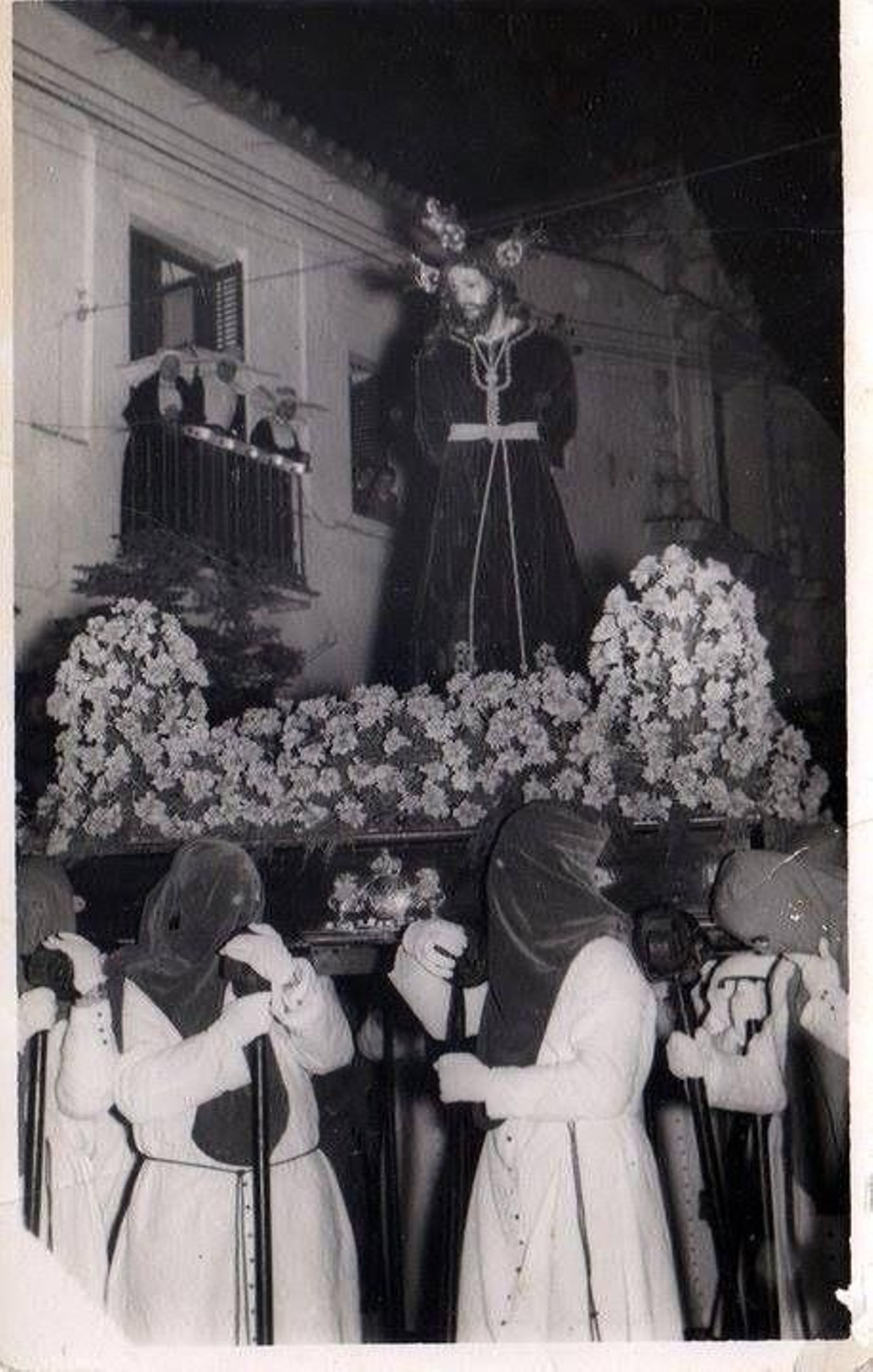 Otra imagen del Prendimiento con la túnica.