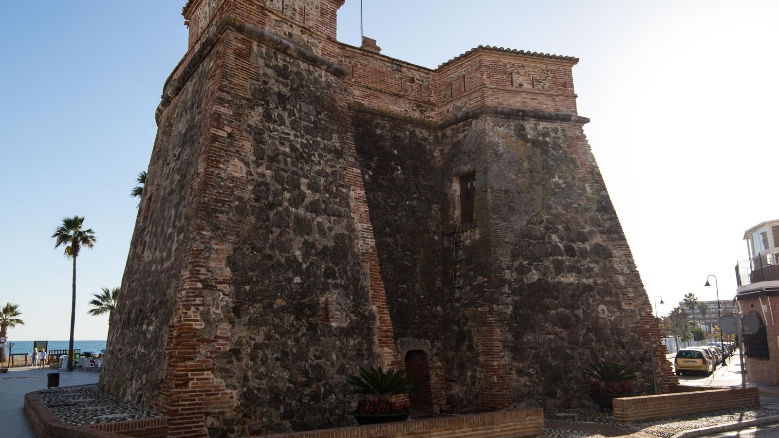 La maciza Torre Batería de La Cala del Moral, en Mijas. La maciza Torre Batería de La Cala del Moral, en Mijas.